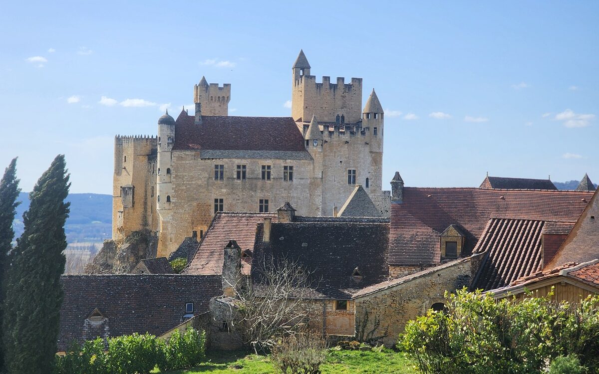 Road Trip 5 jours en Van Dordogne Châteaux et Patrimoine