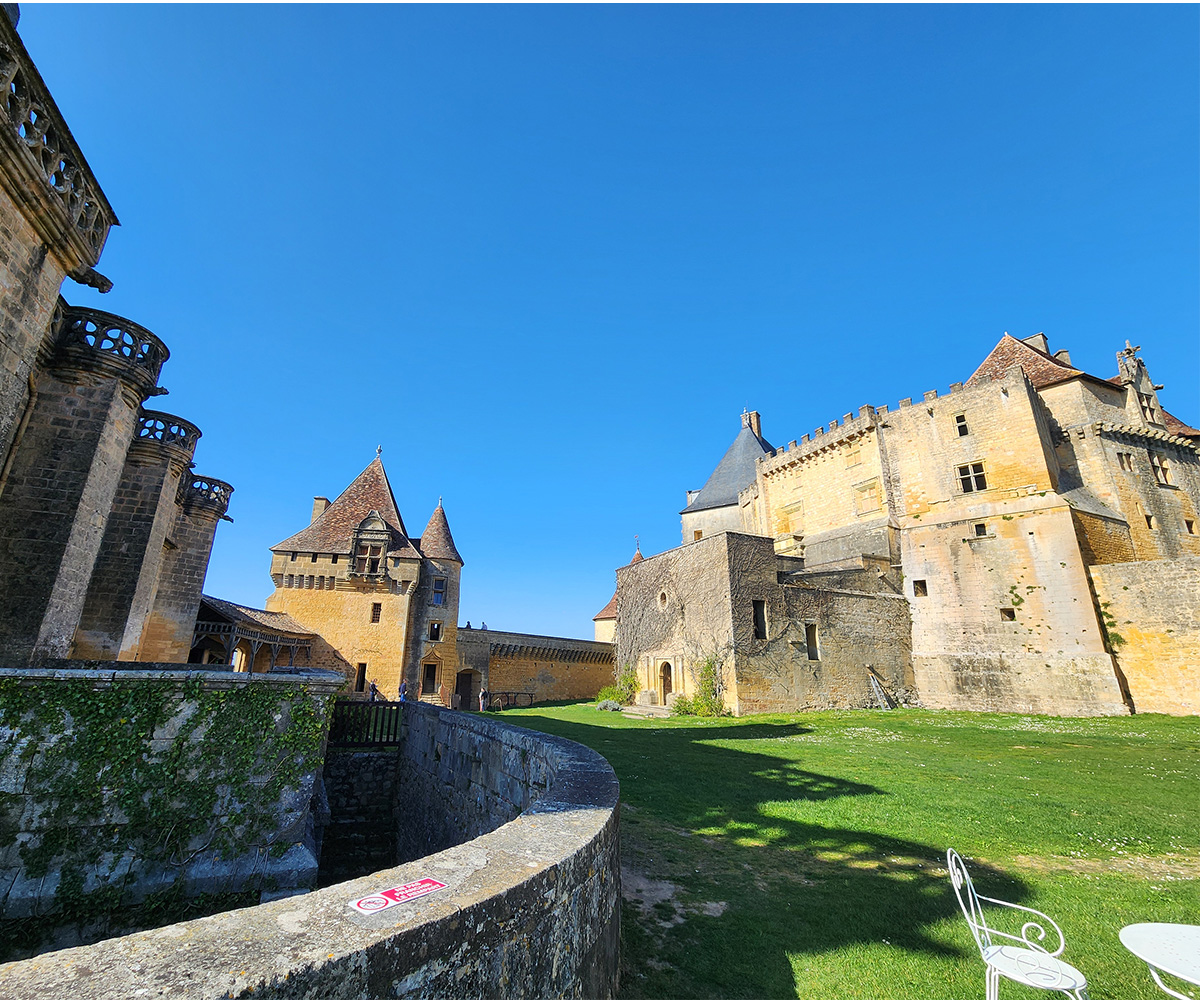 chateau de biron road trip