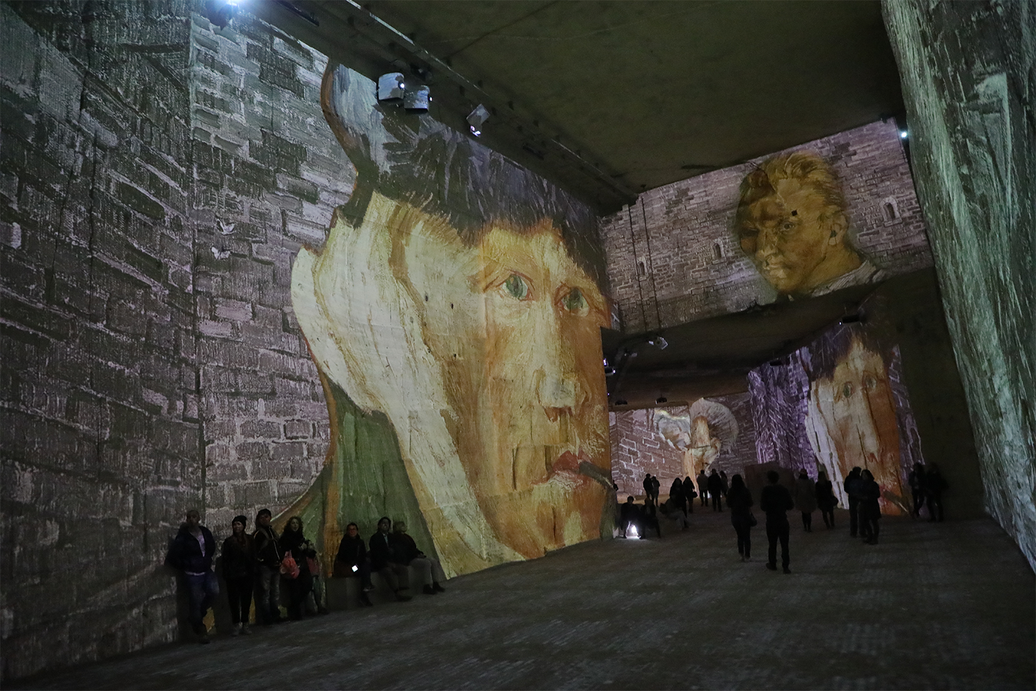 CARRIERES DE LUMIERE VAN GOGH 4