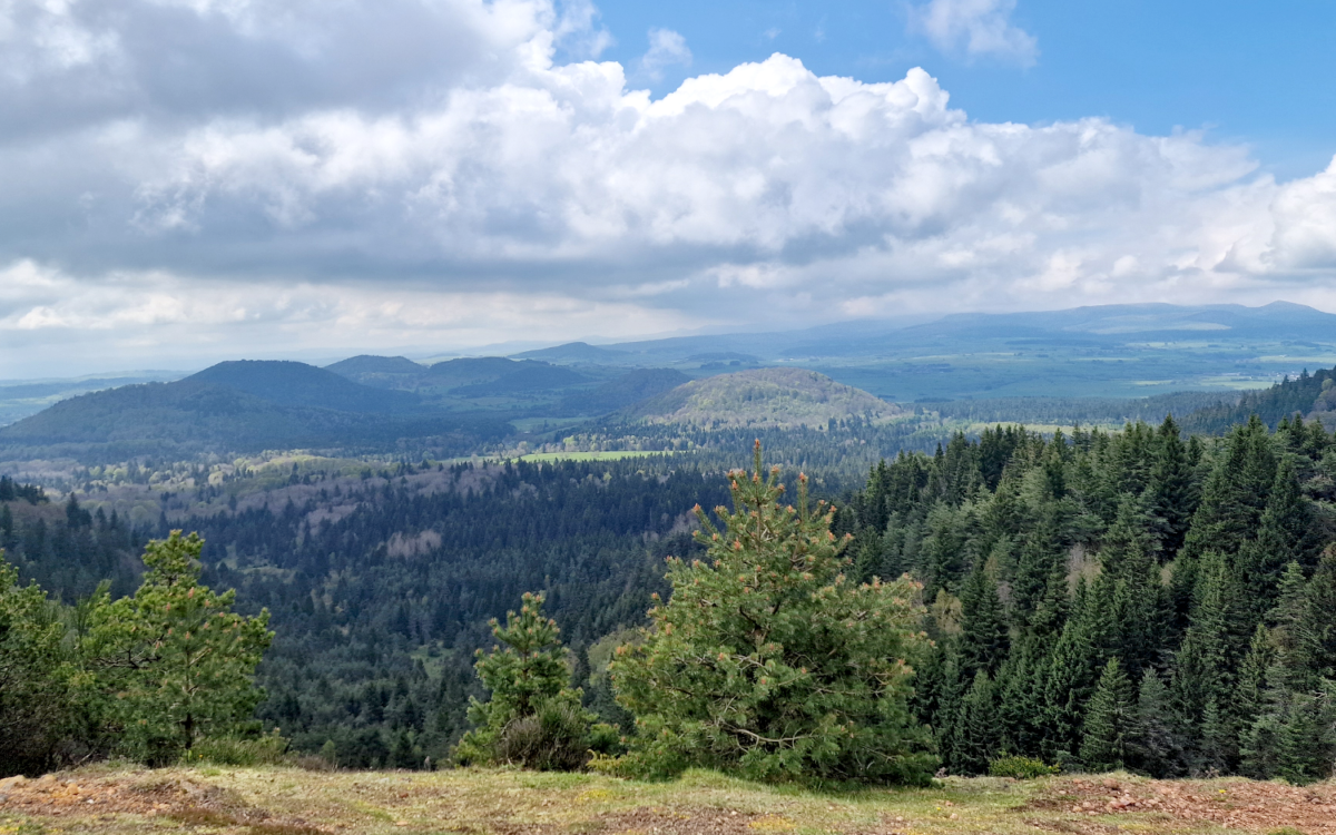 Road Trip Auvergne 4j en Van : Patrimoine, Nature et Volcans