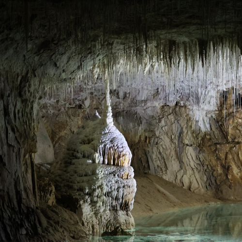 grotte de choranche dans le vercors stalagmite